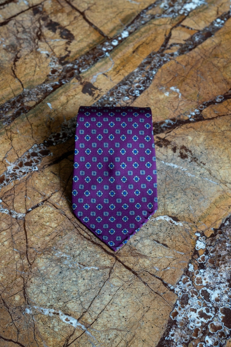 Jedwabny Fioletowy Krawat w medaliony