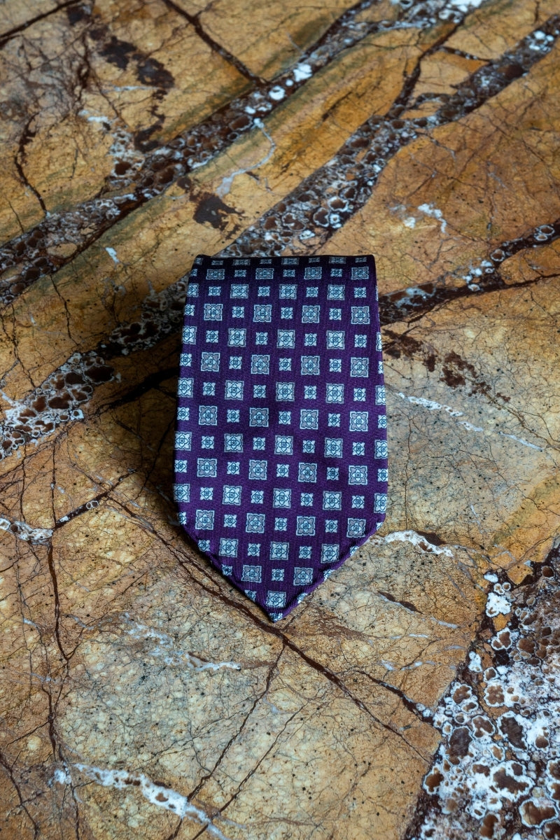 Jedwabny Fioletowy Krawat w Medaliony