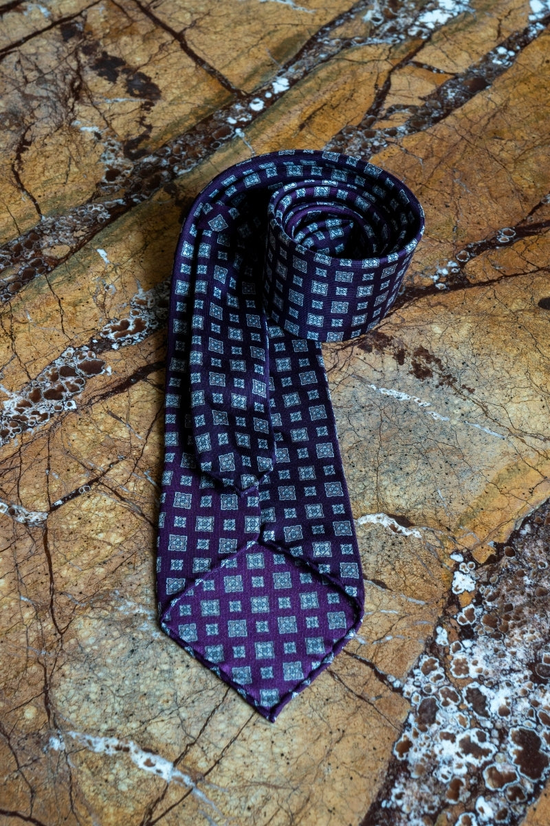 Jedwabny Fioletowy Krawat w Medaliony