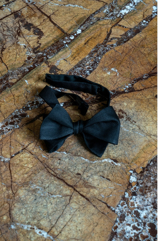 Czarna Jedwabna Mucha