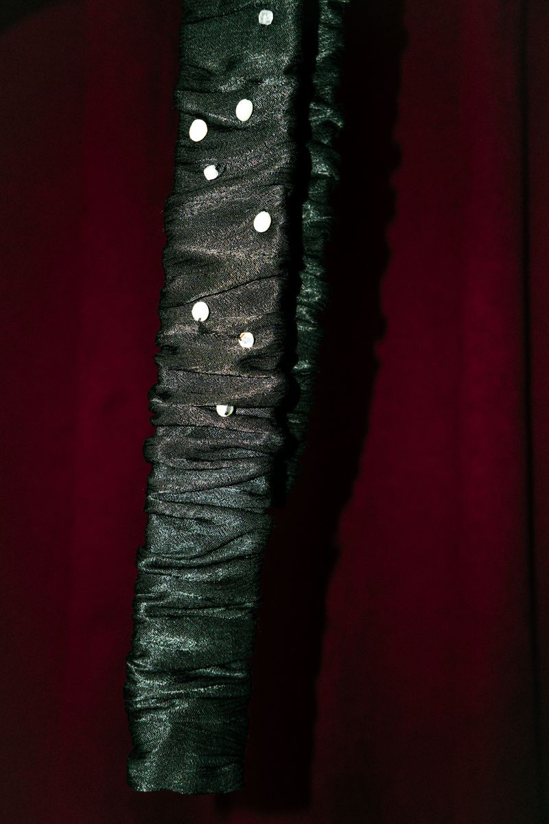 Czarny pas z perłami i kamieniami naturalnymi