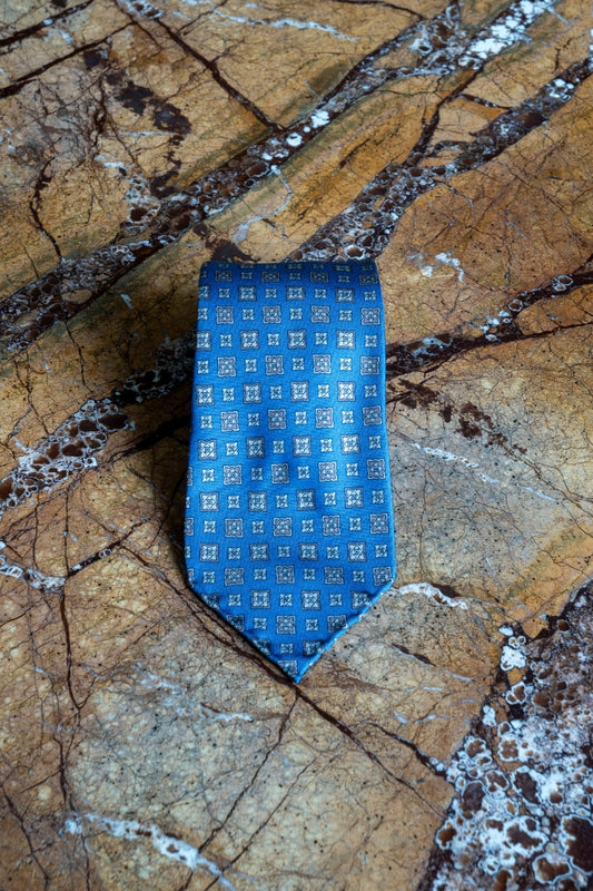 Jedwabny Błękitny Krawat w Medialiony