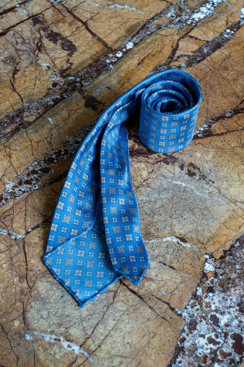 Jedwabny Błękitny Krawat w Medialiony