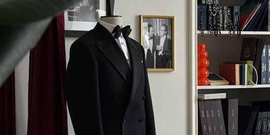 Czarny Smoking: Kompletny Przewodnik po Dress Code „Black Tie”