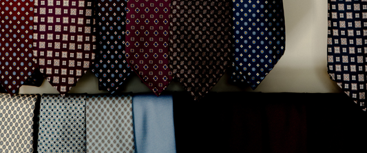 Jakie dodatki do ślubnego garnituru są obowiązkowe?