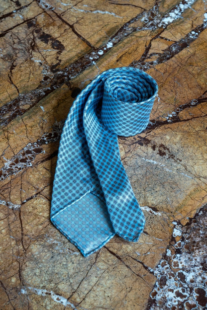 Jedwabny Błękitny Krawat w Medialiony