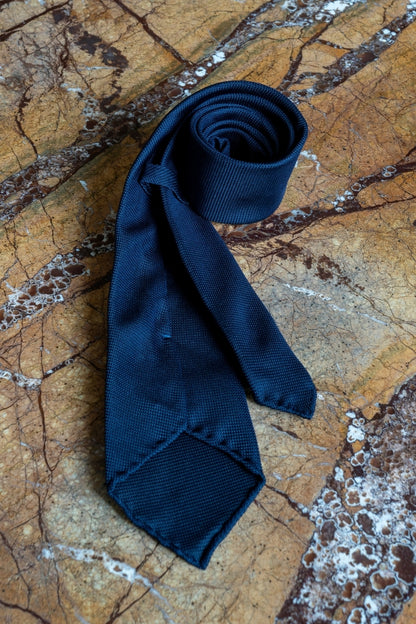 Granatowy Krawat z Grenadyny (Fina)