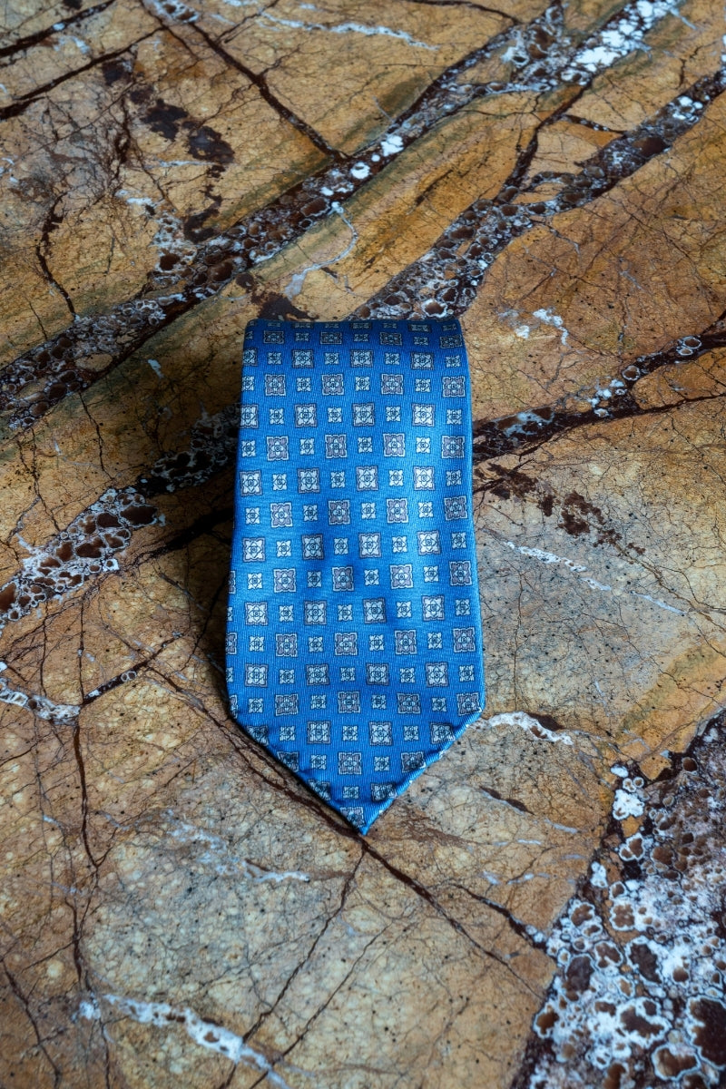 Jedwabny Błękitny Krawat w Medialiony