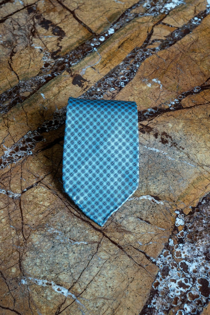 Jedwabny Błękitny Krawat w Medialiony